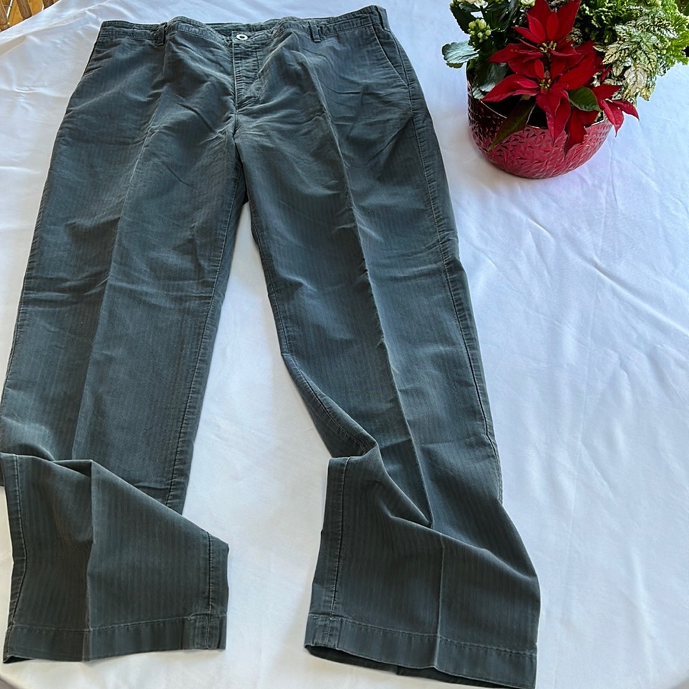 Faconnable brand men’s slacks, designed in France.  Size 40x32.